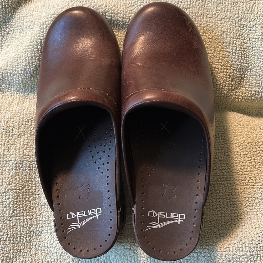 NWOT- Dansko- 39
